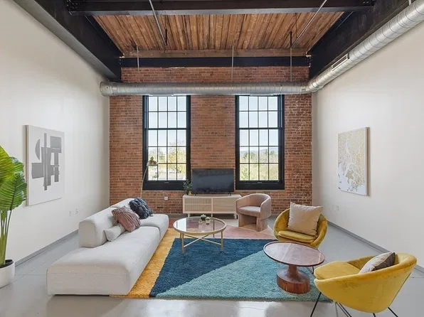 160 Water St #411, Williamstown, MA 01267