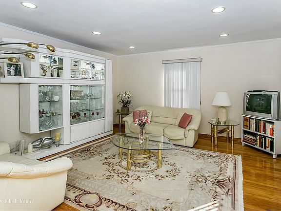 4th image of 8607 251st St