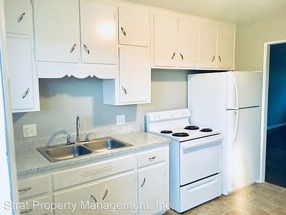 3rd image of 1012 Forest Ct APT 2