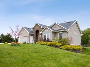 3138 Whispering Ridge Ln, Riverside, IA 52327