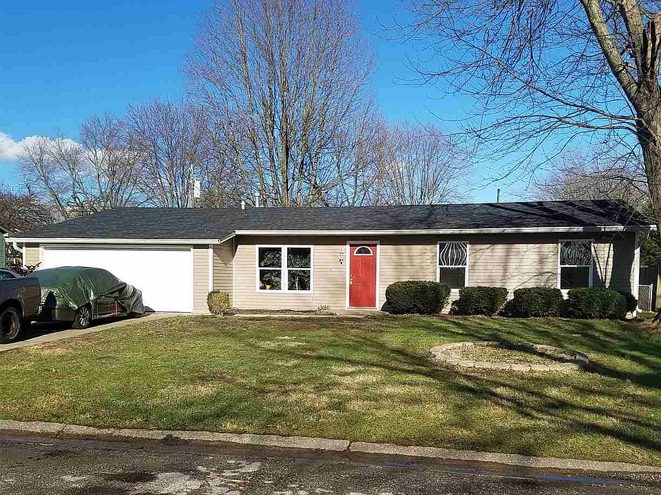 1st image of 825 S Hickory Dr