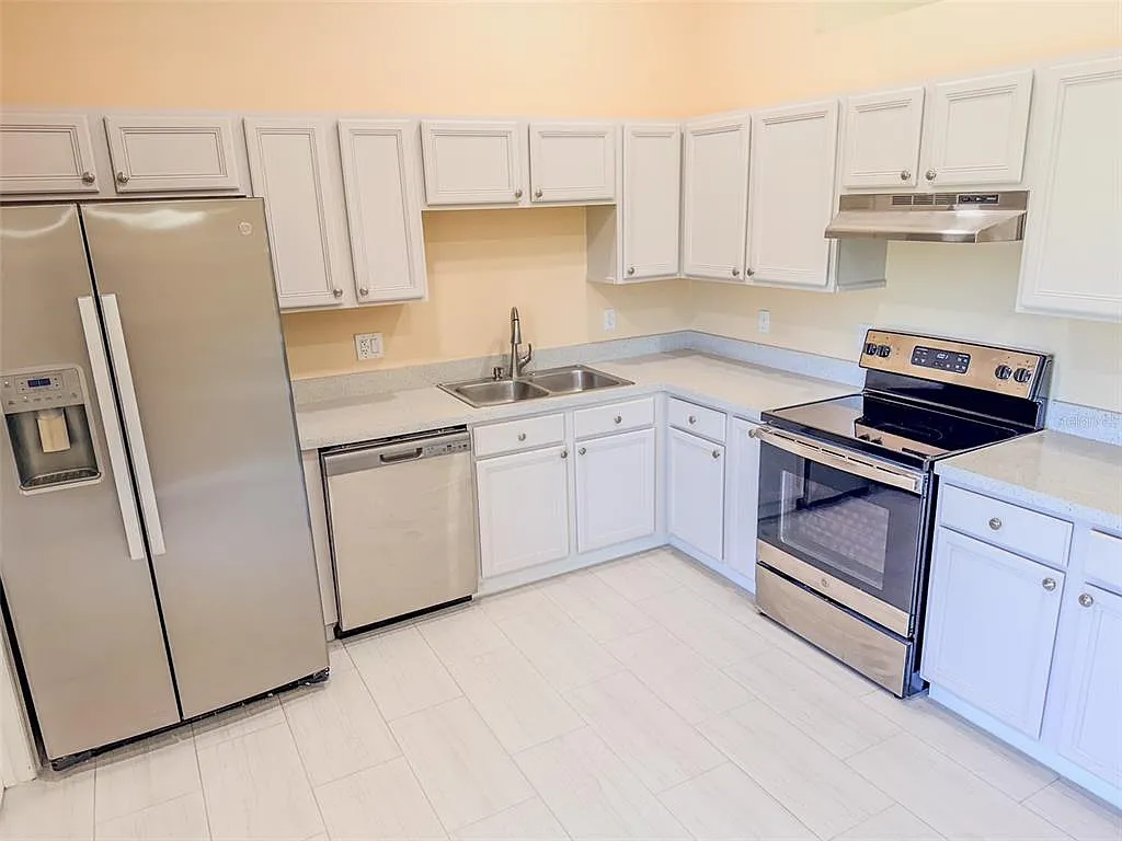 3 bed, 2.0 bath, 1710 sqft, $2,200 — Photo 4