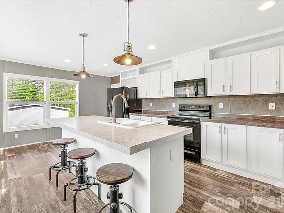 2nd image of 171 Brook Creek Dr