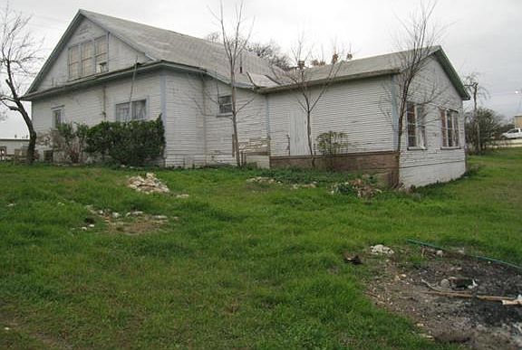 4th image of 306 S Ave E