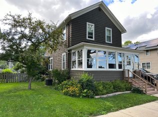 16 N Lancaster Ave, Aurora, IL 60506
