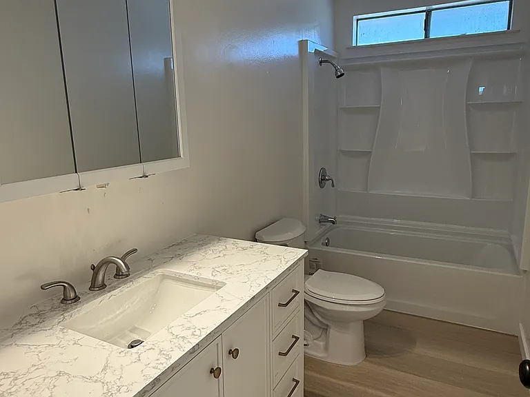723 Kelmore St — Photo 12