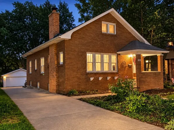 20 S Julian St, Naperville, IL 60540
