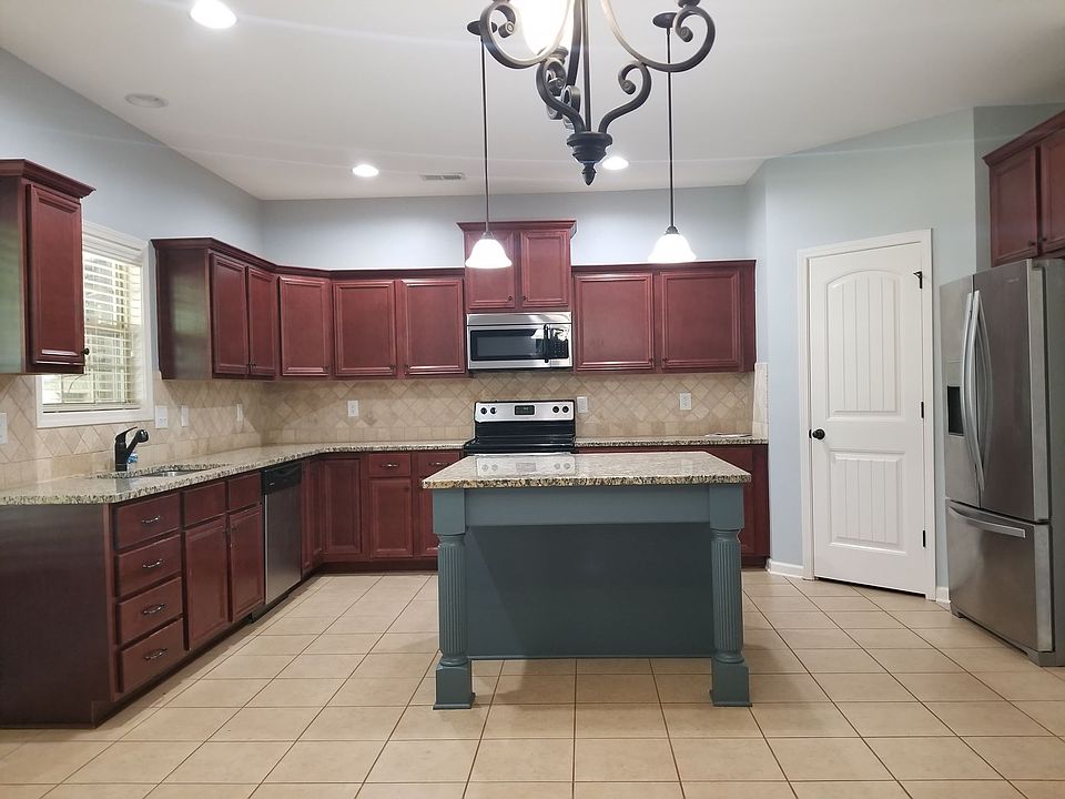 2nd image of 71 Oak Leaf Way
