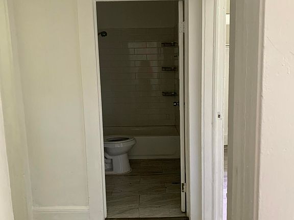4th image of 653 E 28TH Street