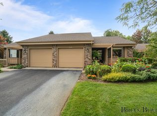 1379 Suncrest Dr NE, Grand Rapids, MI 49525