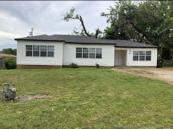 221 SE Wilshire Ave, Bartlesville, OK 74006