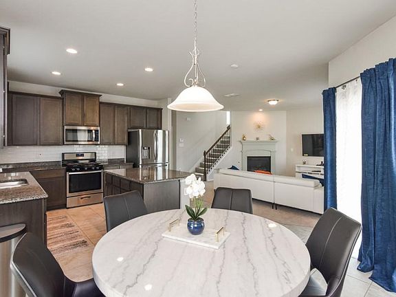 3rd image of 2325 Telfair Way