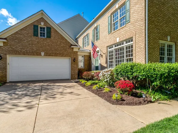 5231 Winter View Dr, Alexandria, VA 22312