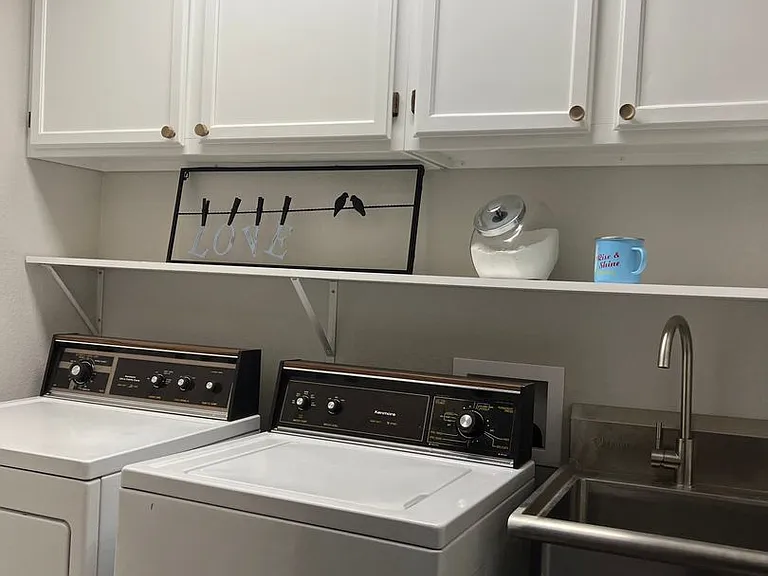 7370 Pembroke Dr — Photo 22
