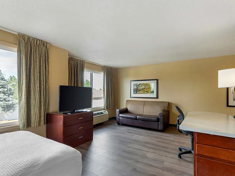 Deluxe Studio - 1 Full Bed