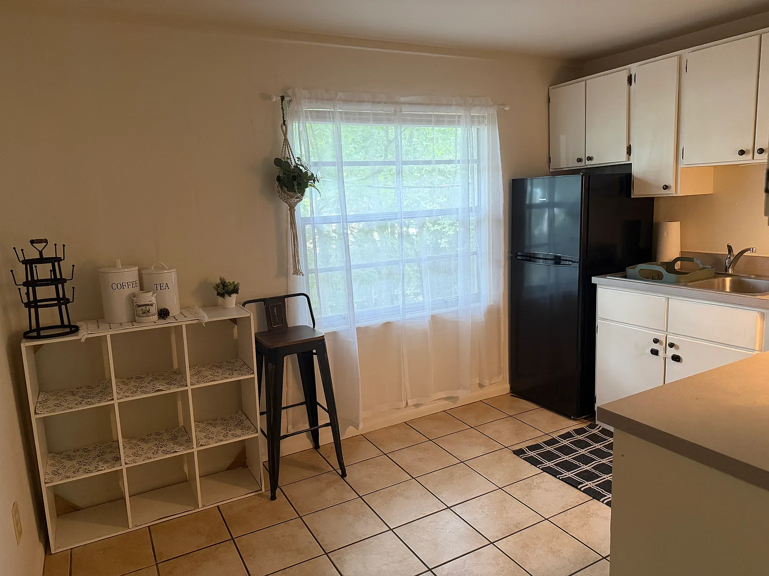 2 bed, 850 sqft, $1,200 — Photo 3