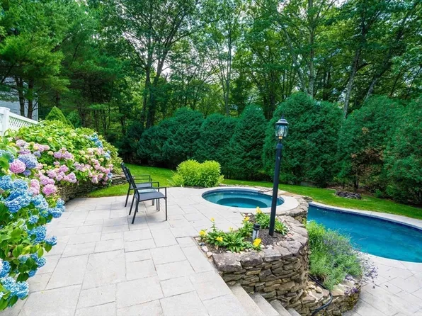 55 Bailey's Ct, Haverhill, MA 01832