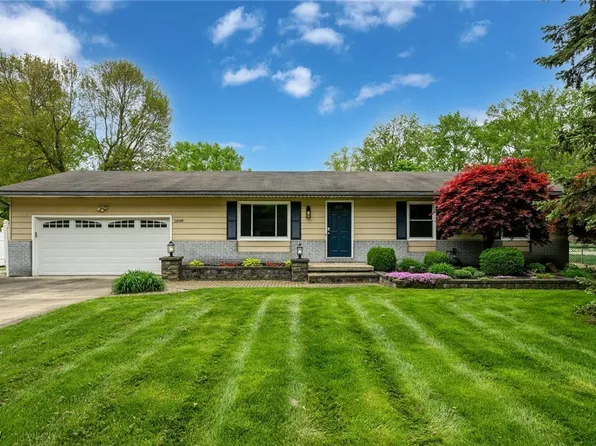 1608 Centerview Dr, Akron, OH 44321