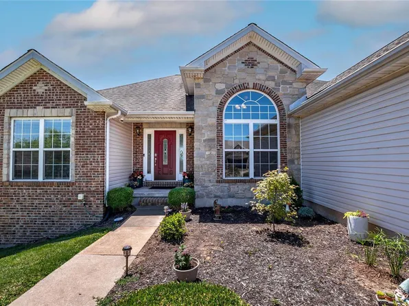 2352 Mountain Crest Ct, Washington, MO 63090