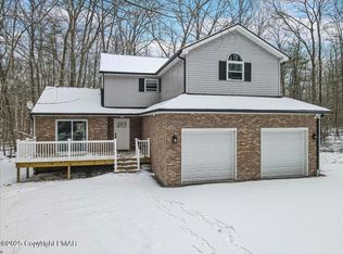 4 Brookfield Ln, East Stroudsburg, PA 18301