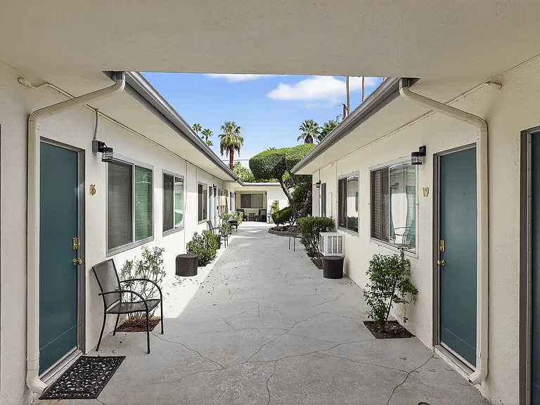 588 E. Mel Avenue - Hermosa Palms — Photo 5