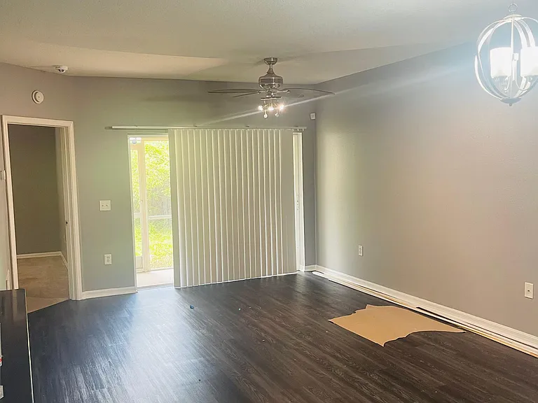 6413 Hollydale Pl #102 — Photo 2