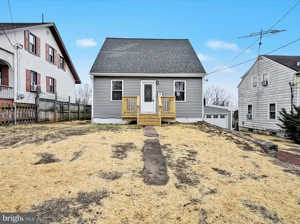 76 High St, Pine Grove, PA 17963