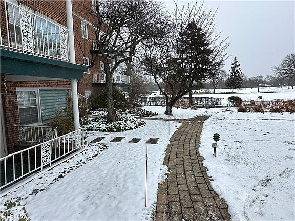 4th image of 19801 Van Aken Blvd #A2