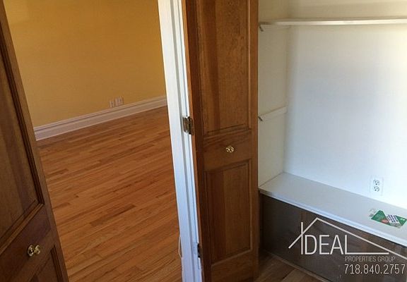 4th image of 318 Greenwood Ave APT 2
