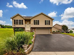 1632 Meadows Rd, Vinton, VA 24179