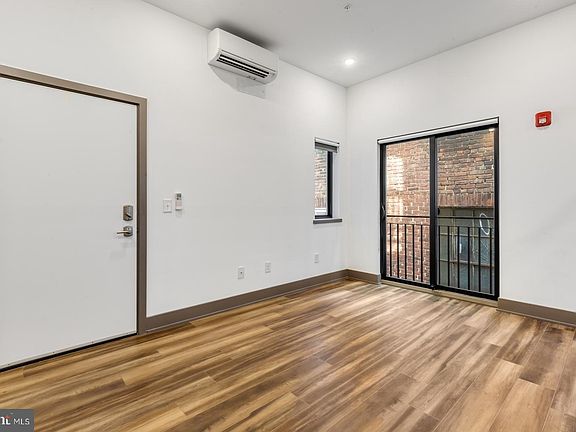 3rd image of 1935 E Hazzard St #304