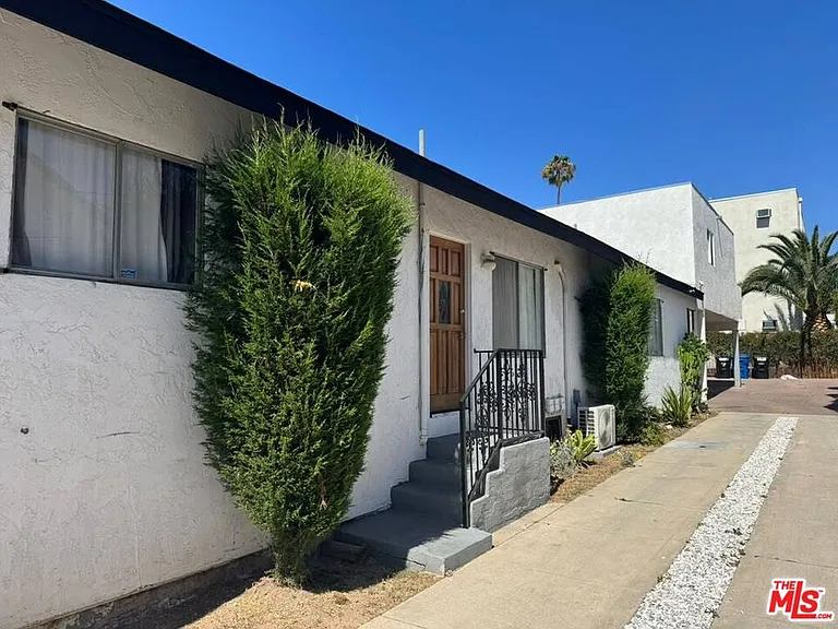 1538 N Mariposa Ave — Photo 21