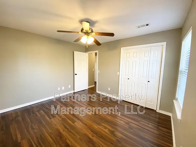 831 N 54th Ave — Photo 11
