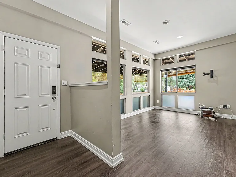 746 N Monaco Pkwy — Photo 3