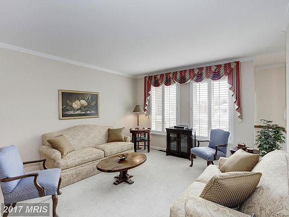 2nd image of 10192 Turnberry Pl