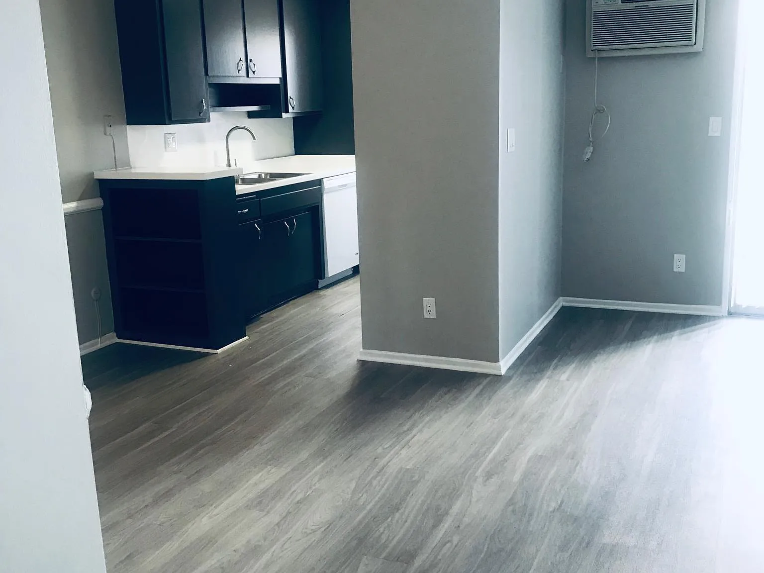 2 bed, 1050 sqft, $2,200 — Photo 1