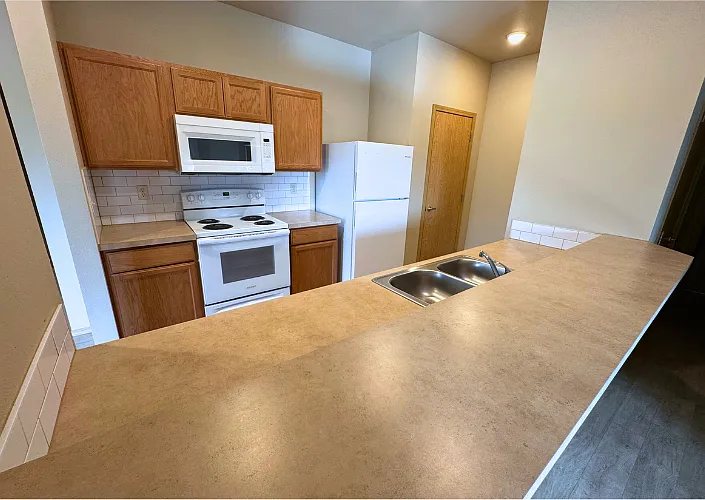 Hastings Apartments — Photo 9