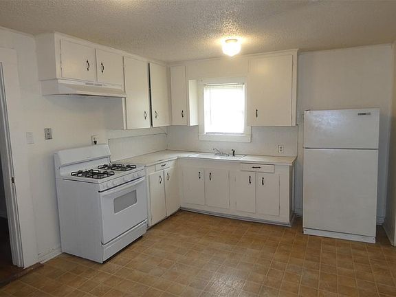 4th image of 533 Washington St