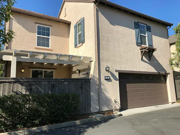 70 Chambord Way — Photo 2