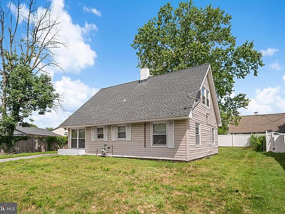 2nd image of 11 Sedgwick Ln