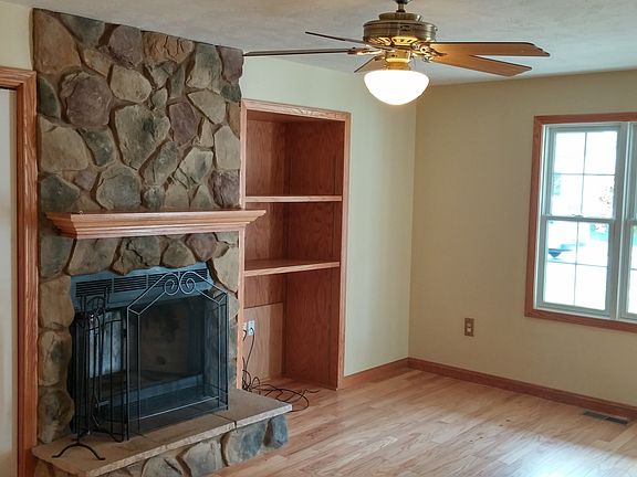 3rd image of 929 Wyoming Ave