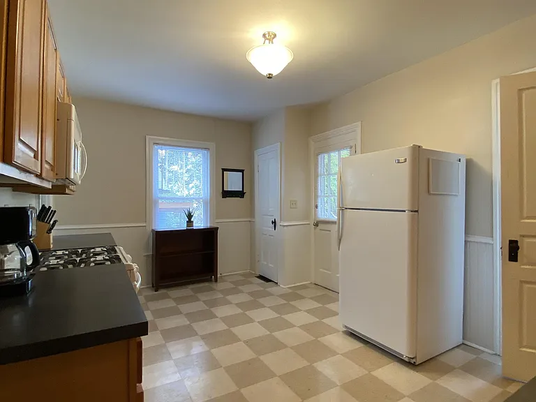 1146 Memorial Ave — Photo 12