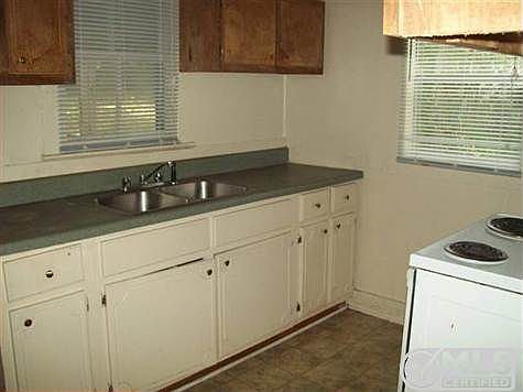 2nd image of NE Schillings Ave