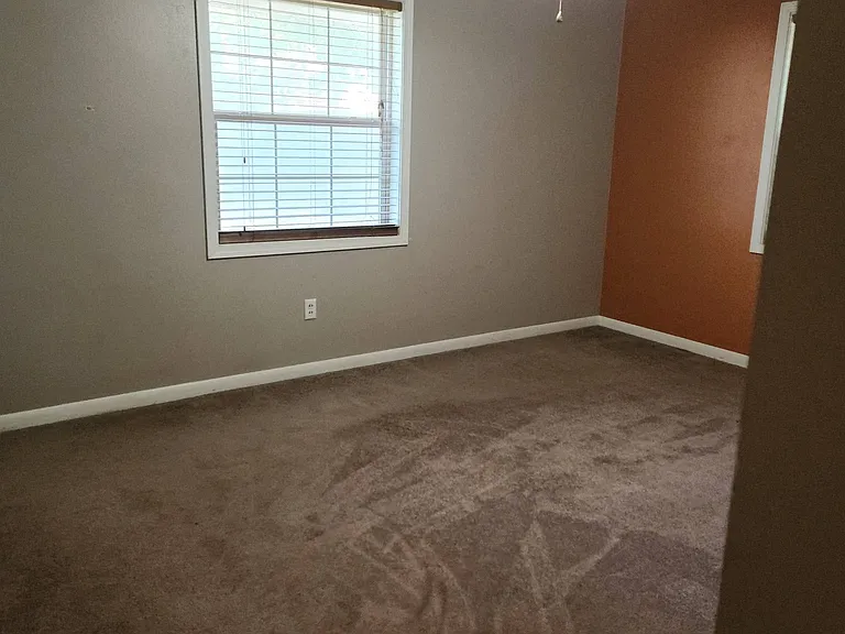 101 Montgomery Dr — Photo 4