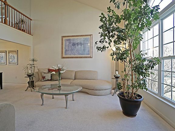 3rd image of 1078 Kingsview Ct