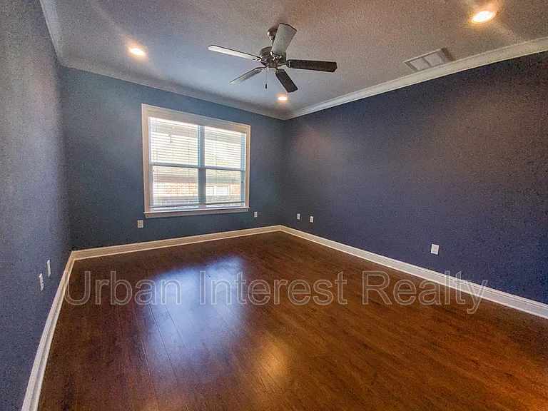 403 King St — Photo 7