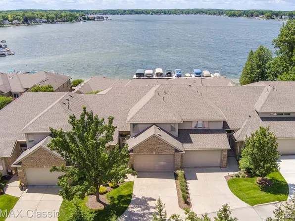 980 Sunset Dr, Waterford, MI 48328