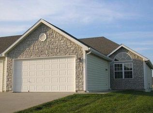 2095 Country View Ct, Tonganoxie, KS 66086