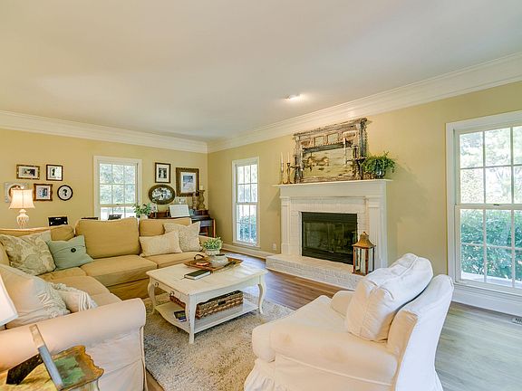 5th image of 1311 Holly Hill Dr