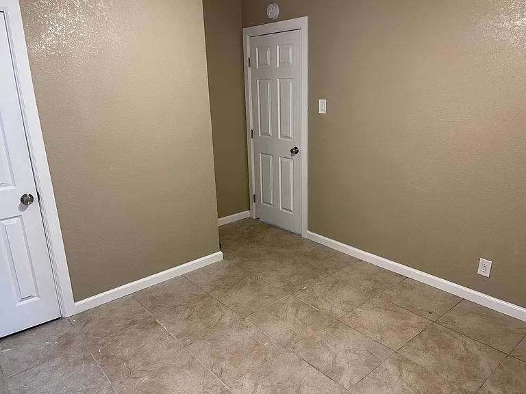 845 E Fredricks St — Photo 7